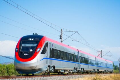 Migrante venezolano perdió las piernas tras ser arrollado por un tren en Chile