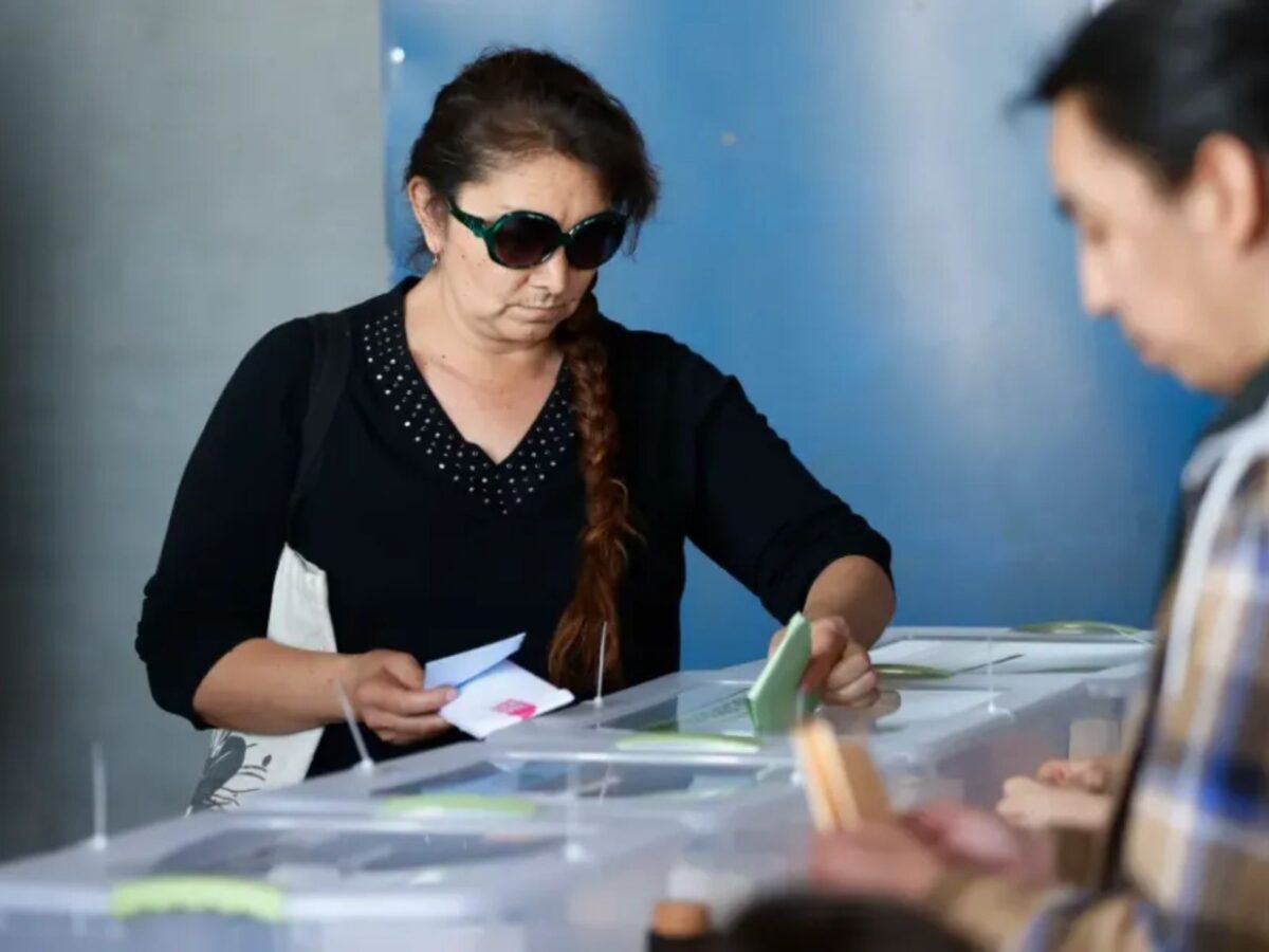 Estudio reveló que 71 % de los migrantes venezolanos en Chile se inclinan por candidatos de derecha