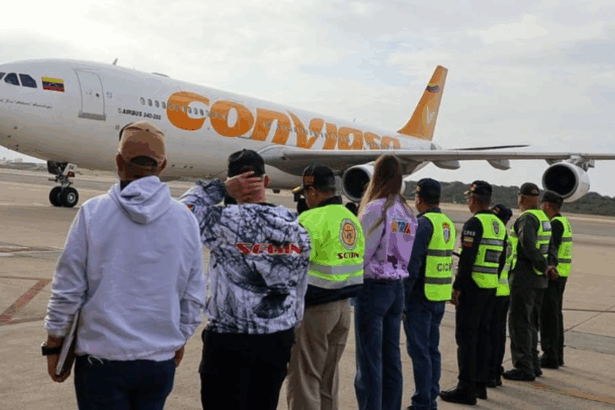 Llegó a Venezuela un avión con 203 migrantes repatriados desde Honduras