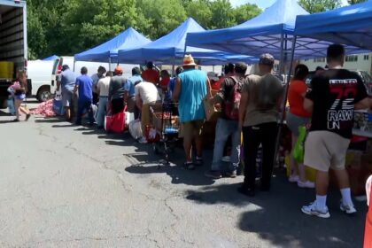 Familias de migrantes en Virginia han dejado de buscar alimentos por temor a redadas del ICE