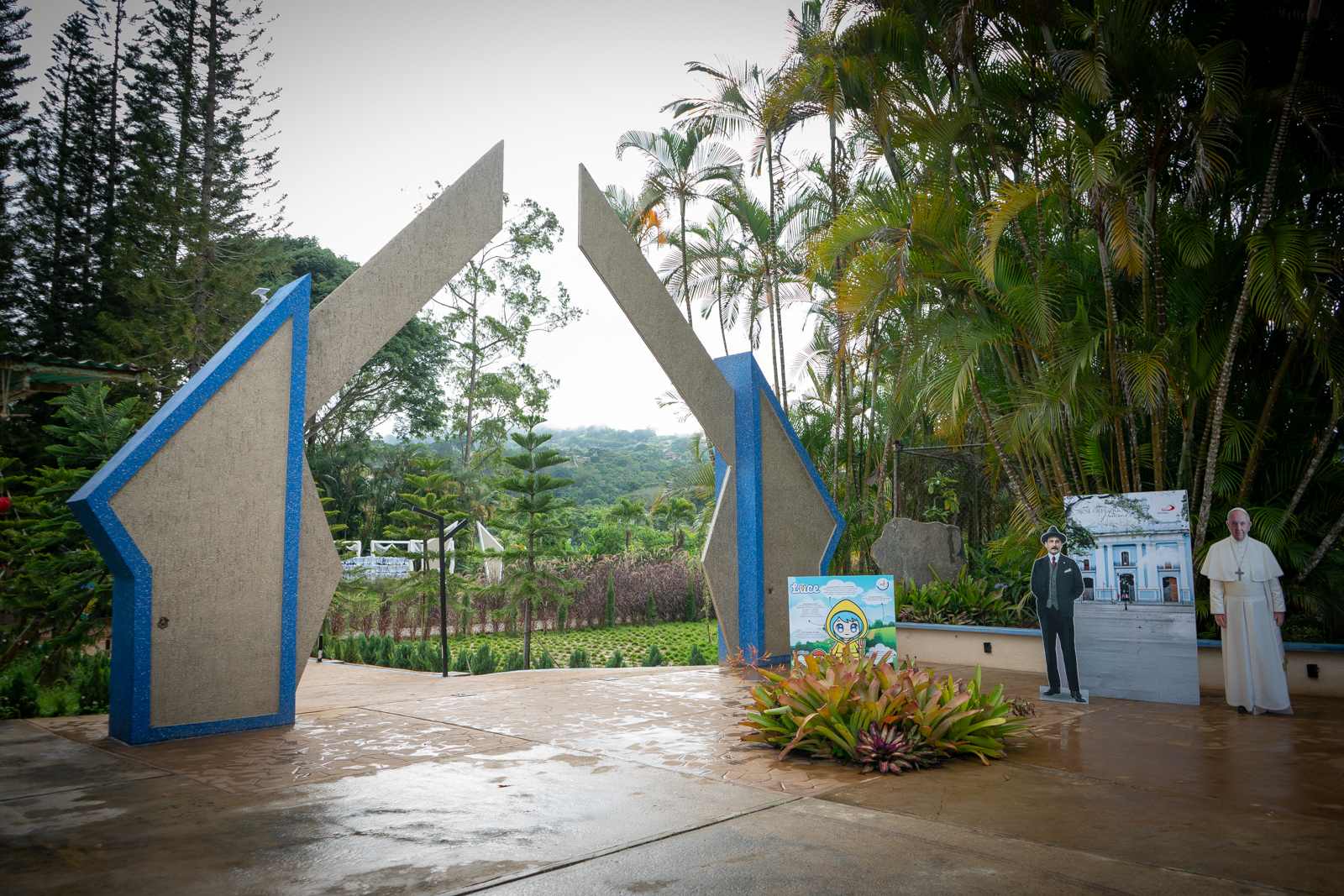How is the economic route to visit the Sanctuary of the Virgin Desatanudos activated by Transmiranda