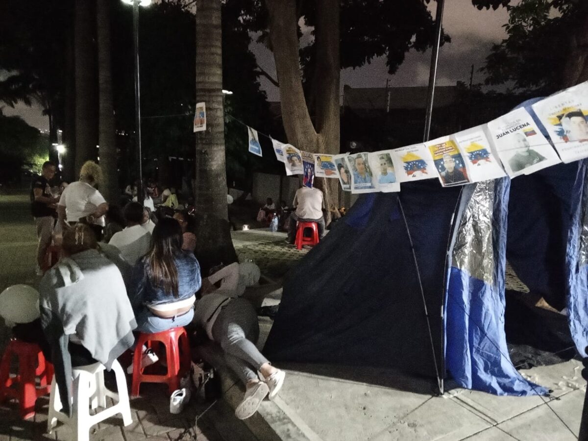 Denunciaron que presuntos colectivos atacaron al Comité de Madres durante vigilia a las afueras del TSJ