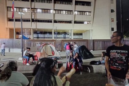 Denunciaron que presuntos colectivos atacaron al Comité de Madres durante vigilia a las afueras del TSJ