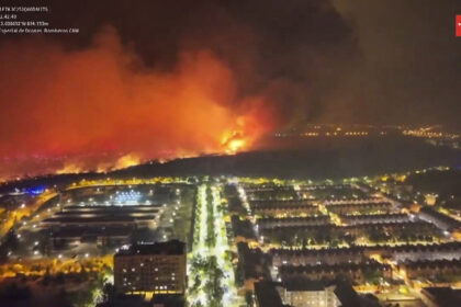 Europa enfrenta incendios en medio de altas temperaturas y fuertes vientos