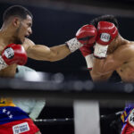 El venezolano Carlos Cañizales se coronó campeón mundial del peso mosca tras noquear al tailandés Pradabsri