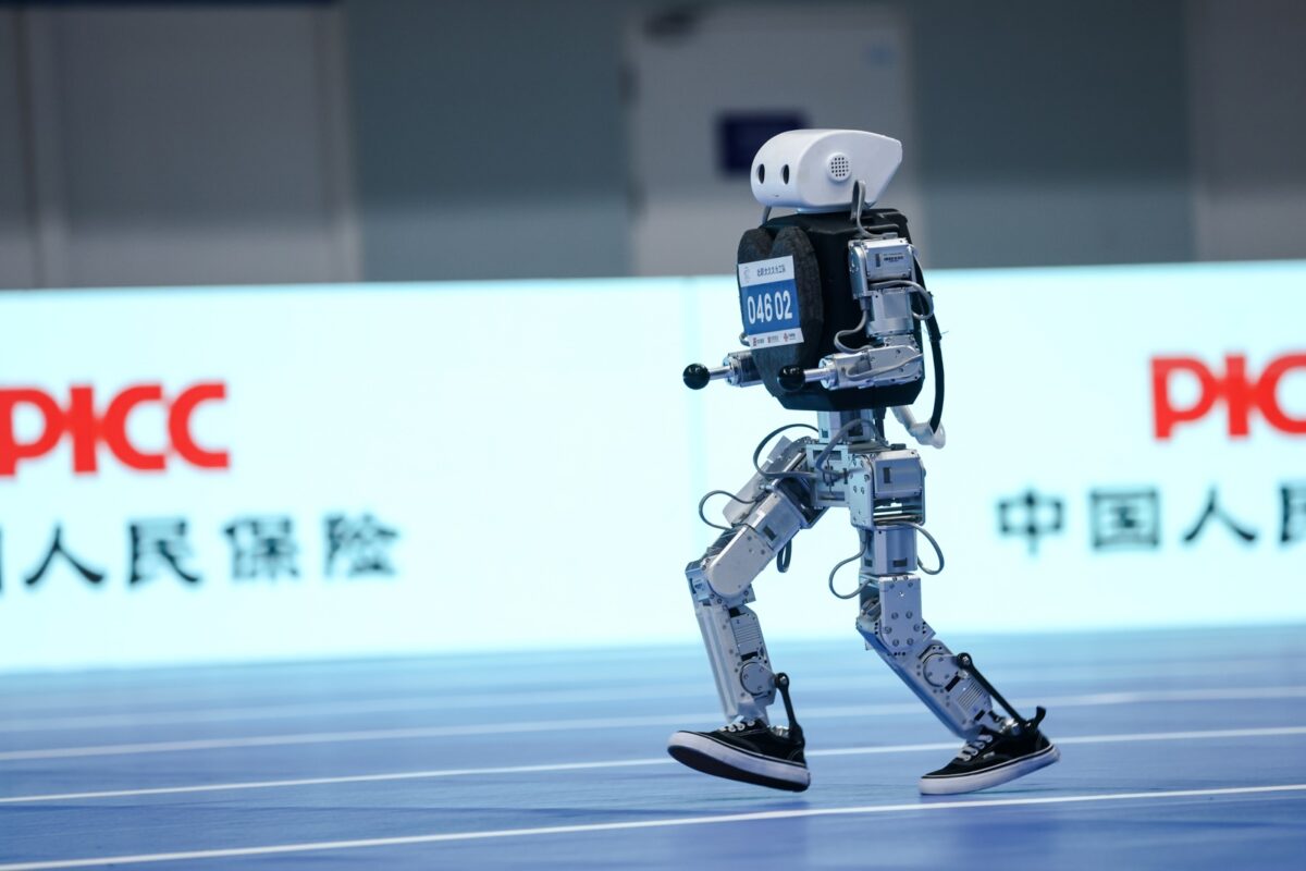 En imágenes: así se desarrollan los primeros juegos de robots humanoides en China