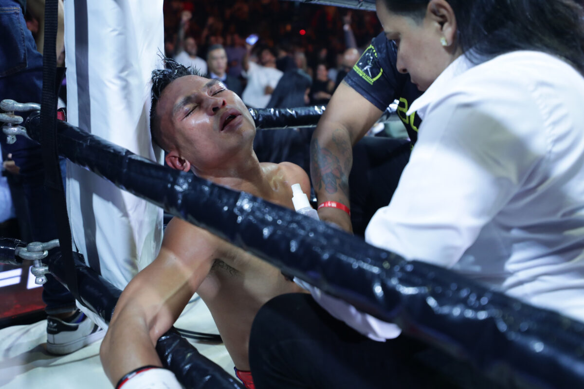 El venezolano Carlos Cañizales se coronó campeón mundial del peso mosca tras noquear al tailandés Pradabsri