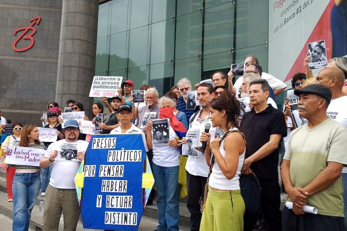 En imágenes: así transcurrió la concentración en apoyo al Comité de Madres en Defensa de la Verdad en Caracas