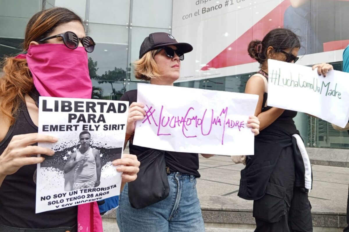 En imágenes: así transcurrió la concentración en apoyo al Comité de Madres en Defensa de la Verdad en Caracas