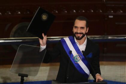 #TeExplicamos | ¿Qué implicaciones tiene la reforma constitucional de El Salvador que aprueba la reelección indefinida?