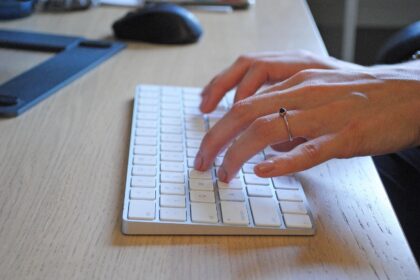 Cómo potenciar tu perfil profesional en cinco pasos con inteligencia artificial