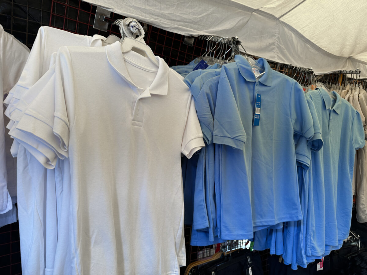 ¿Cuánto cuestan los uniformes escolares para el periodo 2025-2026 en Caracas?