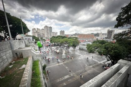 Comerciantes informales se rebuscan tras ser desalojados de La Hoyada