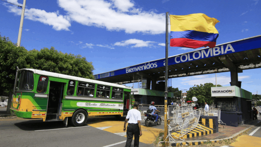Puentes en la frontera colombo-venezolana permanecen abiertos pese a despliegue militar