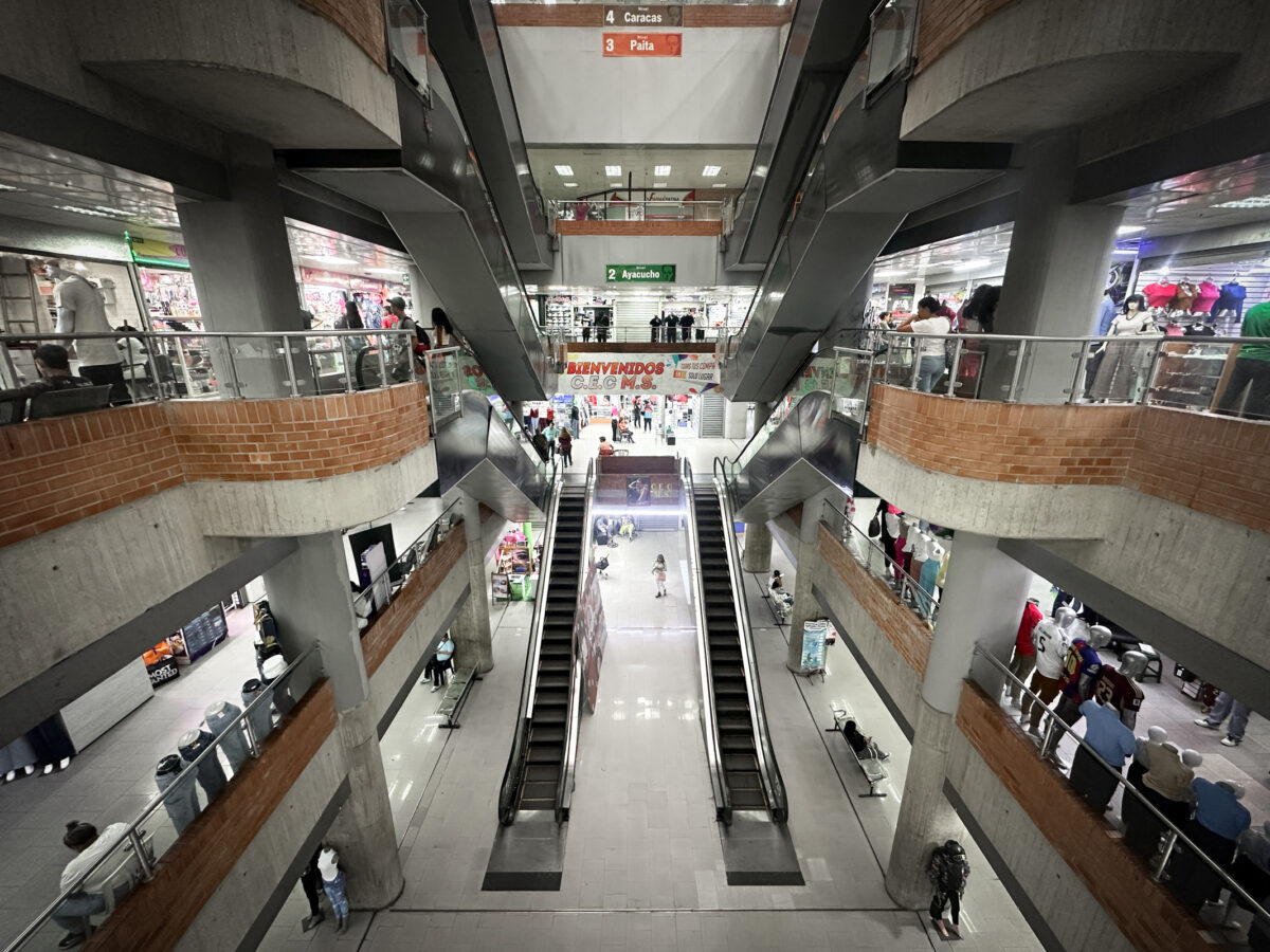 Buhoneros de Sabana Grande: “La gente siempre prefiere la calle”