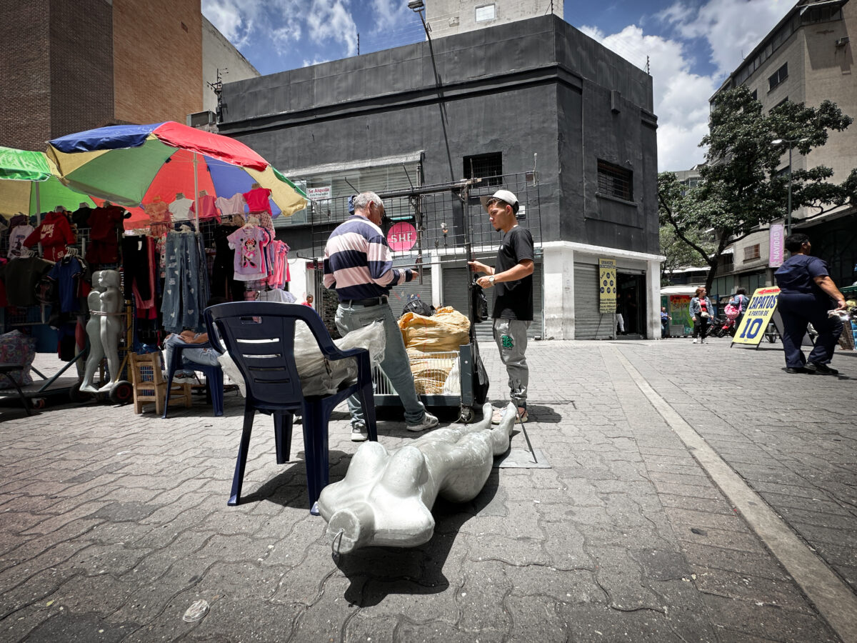 Buhoneros de Sabana Grande: “La gente siempre prefiere la calle”