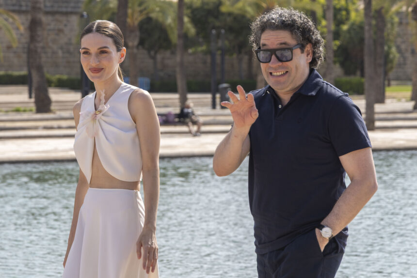 “El canto de las manos”: Dudamel y Valverde dan voz a la comunidad sorda venezolana a través de un documental