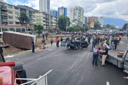 Al menos 11 heridos dejó un accidente de tránsito en la autopista Valle-Coche