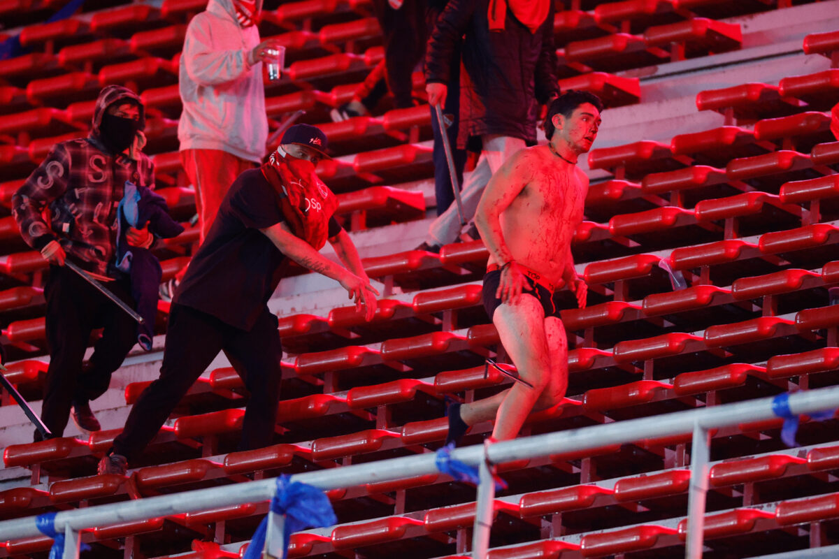 #TeExplicamos | ¿Qué pasó en el partido de la Copa Sudamericana entre Independiente (Argentina) y Universidad de Chile que terminó en tragedia?