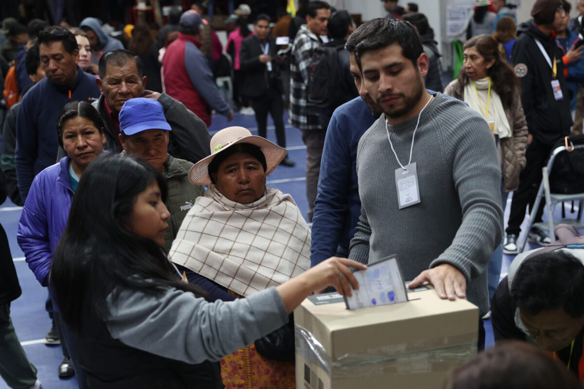 Elecciones en Bolivia: el país acude a las urnas entre denuncias de campaña sucia y llamado al voto nulo