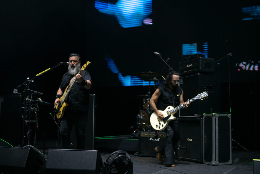 Molotov celebró sus 30 años de carrera con un concierto irreverente y multigeneracional en Caracas