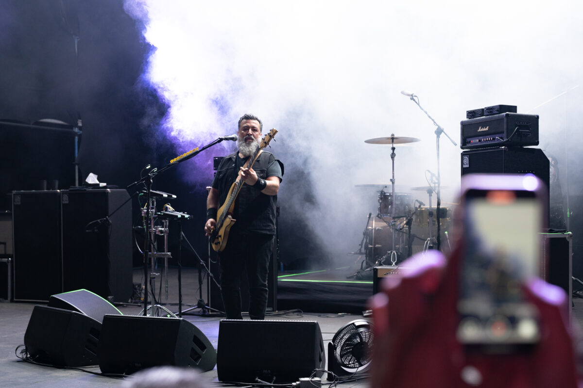 Molotov celebró sus 30 años de carrera con un concierto irreverente y multigeneracional en Caracas