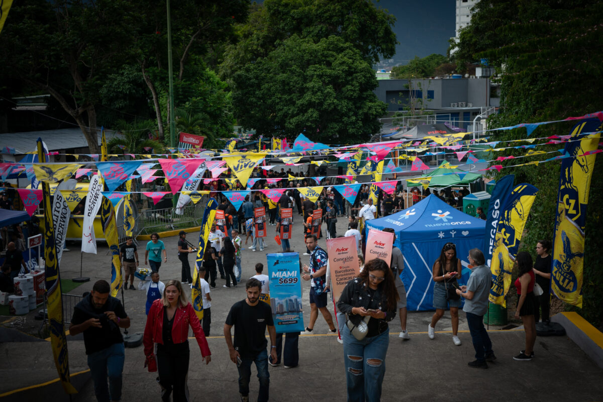 Molotov celebró sus 30 años de carrera con un concierto irreverente y multigeneracional en Caracas