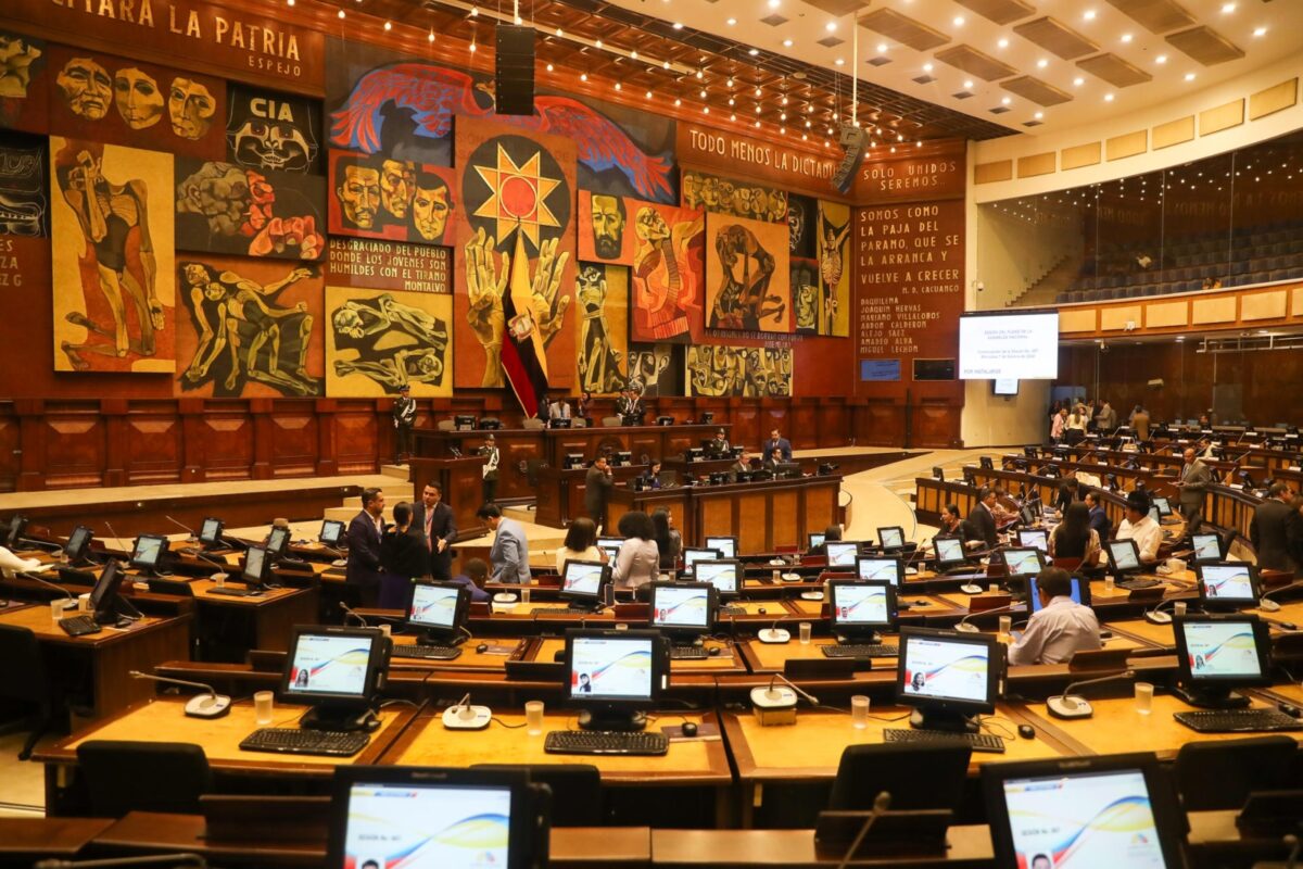 Parlamento de Ecuador aprobó revocar el acuerdo que facilitaba la regularización de venezolanos