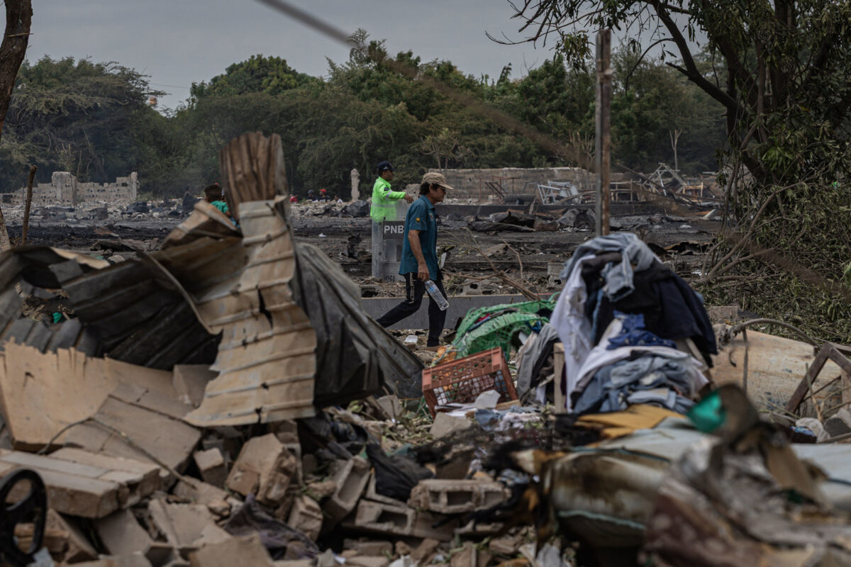 Damnificados esperan la reconstrucción de sus casas destruidas por la explosión en el estado Zulia