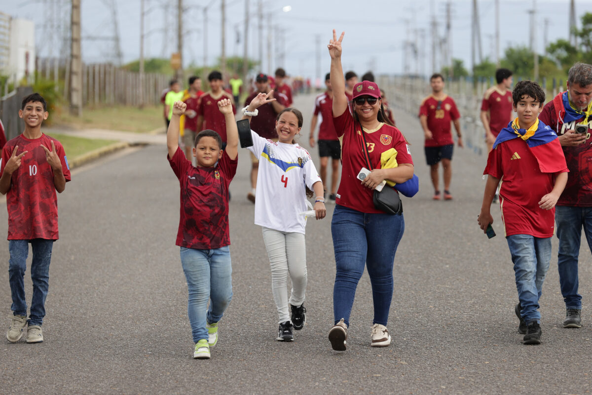 En imágenes: una marea Vinotinto llena Maturín esperando lograr el repechaje