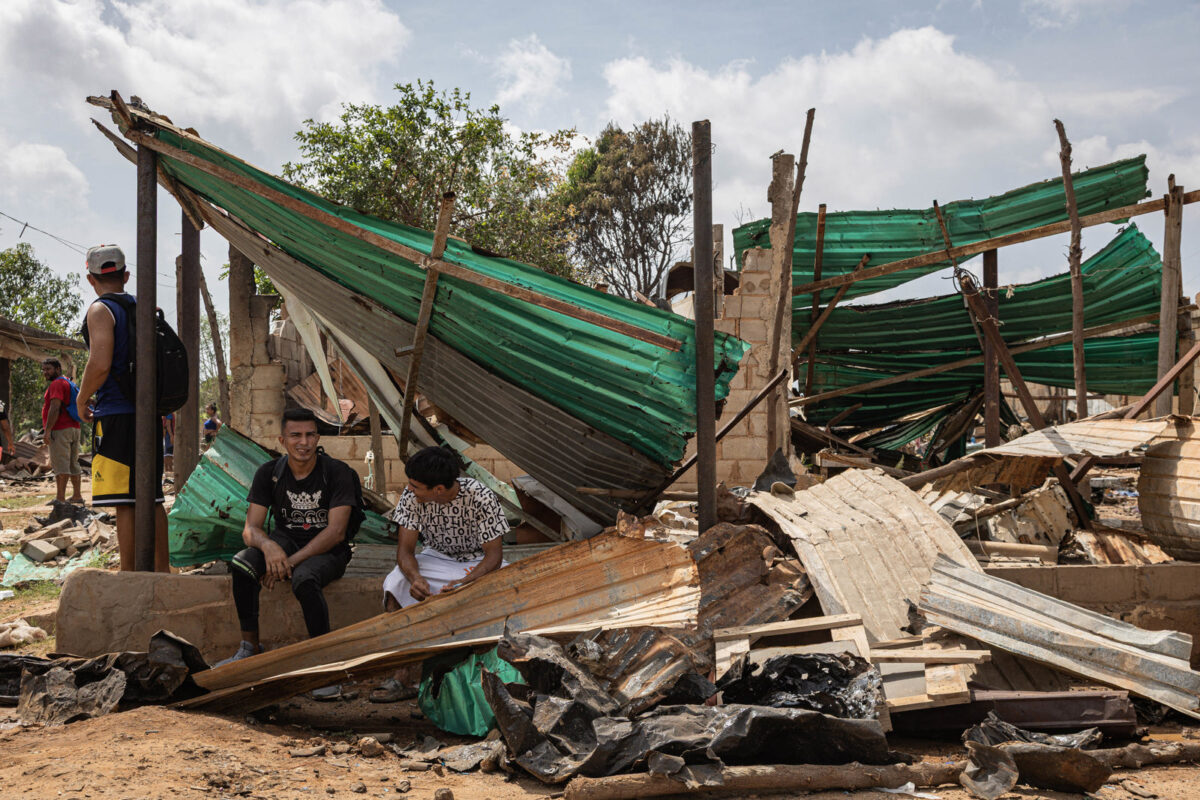 Damnificados esperan la reconstrucción de sus casas destruidas por la explosión en el estado Zulia