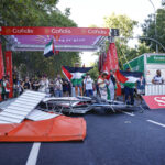 En imágenes: la Vuelta a España terminó entre disturbios de manifestantes propalestinos