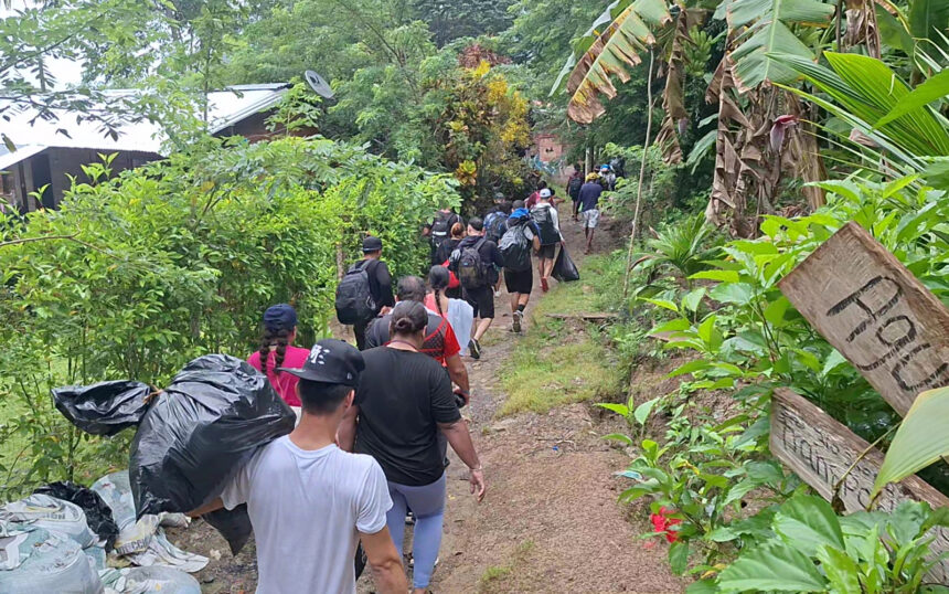 Sorteando el Darién, el éxodo a la inversa se lanza al mar