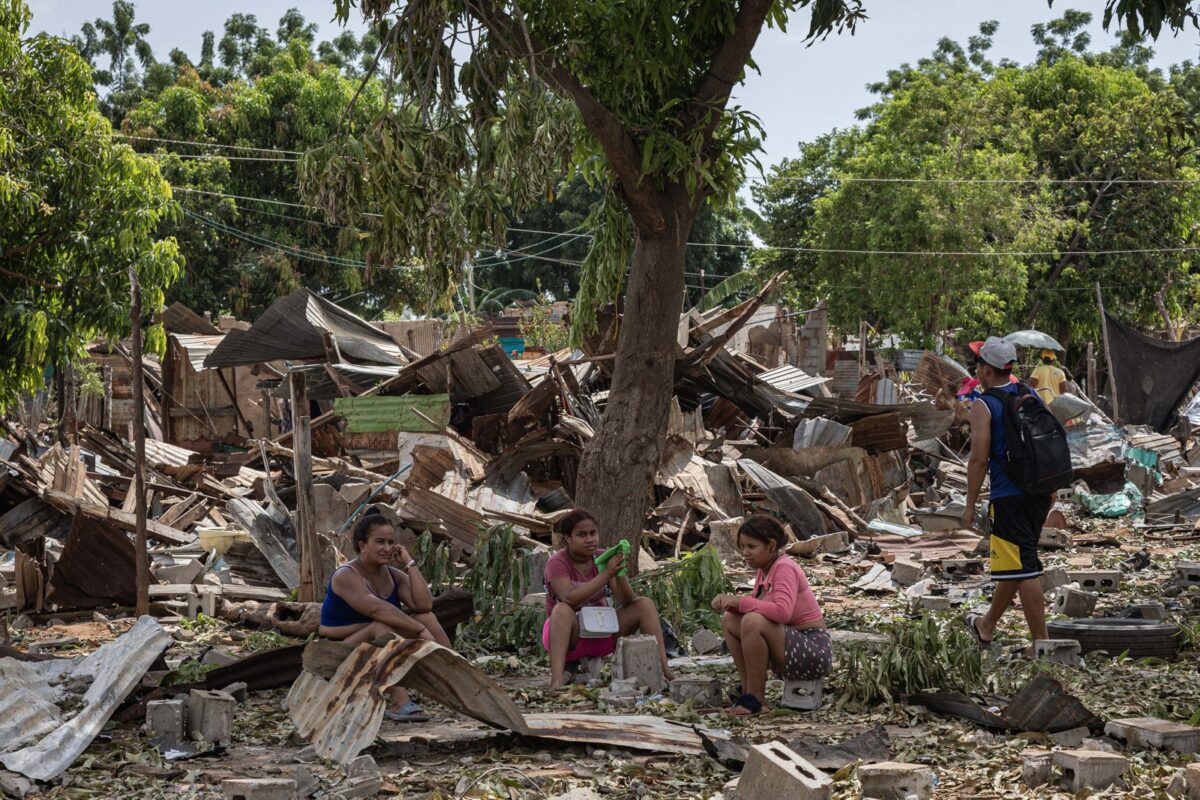 Damnificados esperan la reconstrucción de sus casas destruidas por la explosión en el estado Zulia