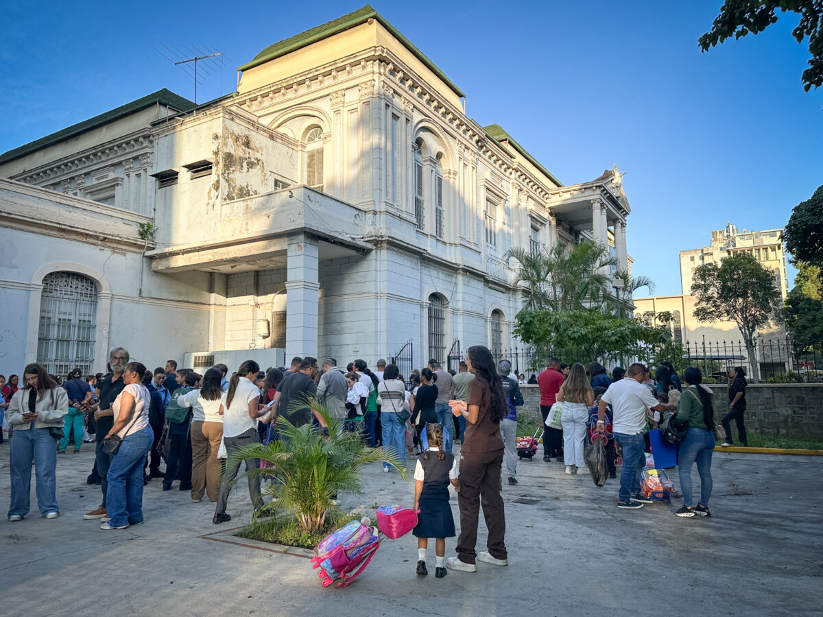 Regreso a clases en Venezuela comenzó a media máquina