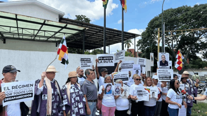 Familiares de presos políticos manifestaron frente a la Embajada de Bolivia en Caracas
