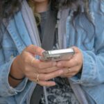 ¿Qué países han restringido el uso de teléfonos celulares en las escuelas?