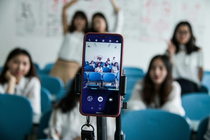 ¿Qué países han restringido el uso de teléfonos celulares en las escuelas?