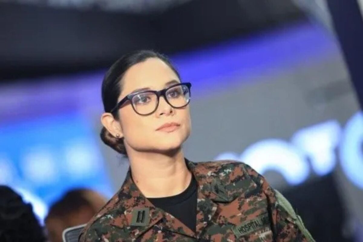 ¿Los estudiantes de El Salvador con bajas calificaciones deberán asistir a la escuela militar?