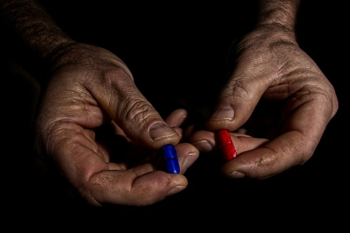 ¿Qué es la polimedicación y cómo afecta a la salud de los adultos mayores?