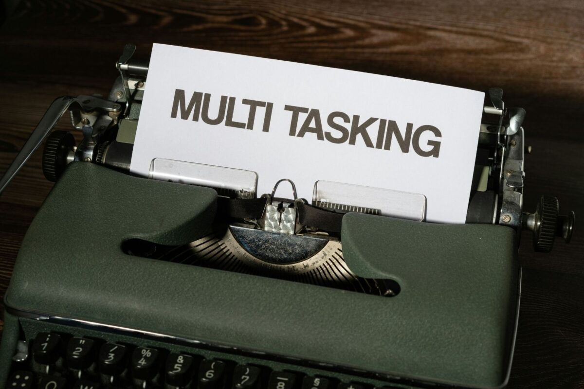 ¿Qué es el multitasking y cómo contrarrestar sus efectos negativos en el bienestar emocional?