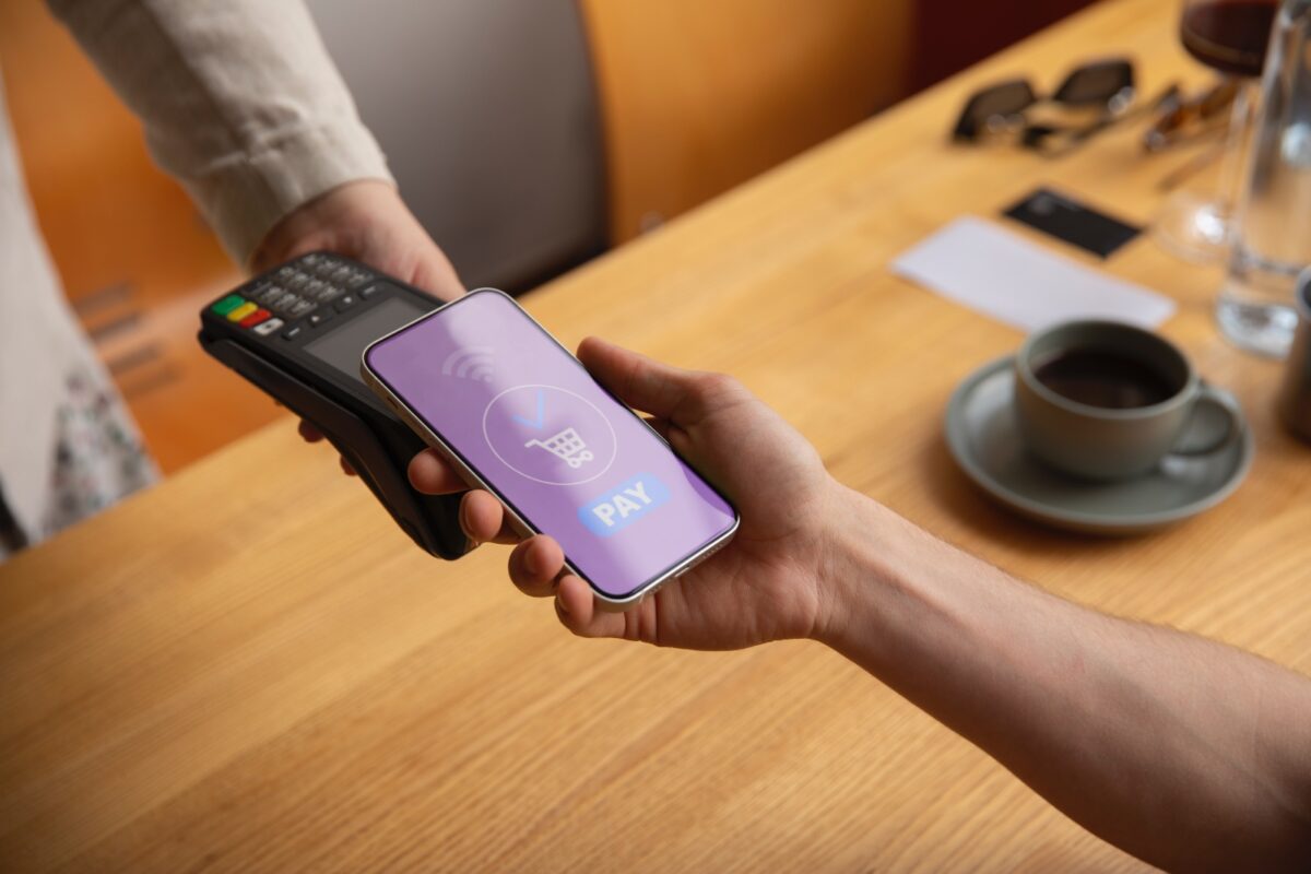 Los bancos que ya permiten hacer pago móvil con la tecnología NFC en Venezuela