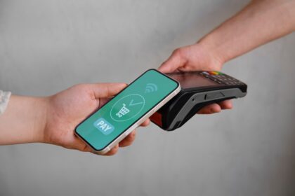 Los bancos que ya permiten hacer pago móvil con la tecnología NFC en Venezuela