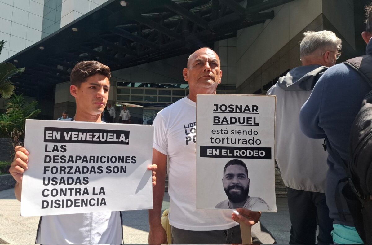 Familiares de presos políticos se concentraron frente a la Embajada de Suiza en Caracas