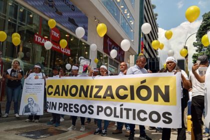 Familiares de presos políticos se concentraron frente a la Embajada de Italia en Caracas