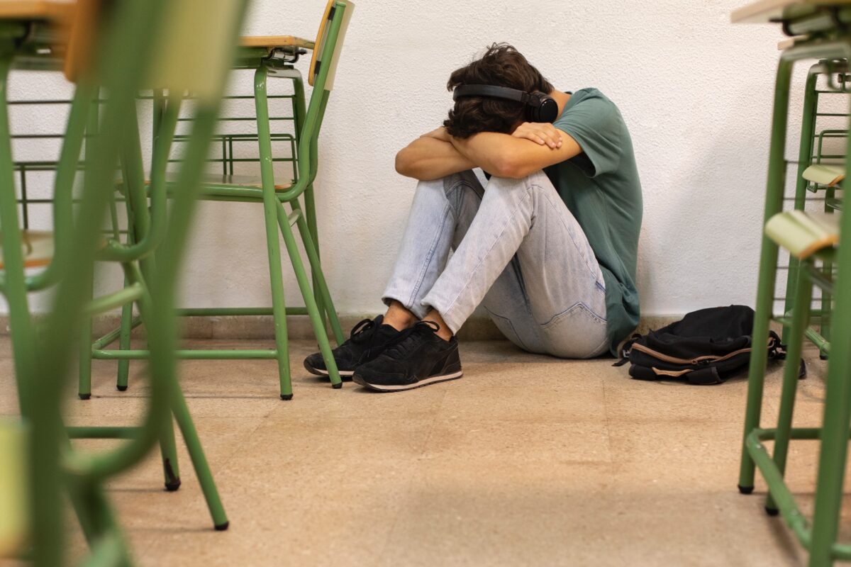 ¿Cómo inciden las redes sociales en la prevención y el riesgo del suicidio en jóvenes?