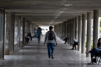 De 30 a 2.000 dólares: la brecha salarial entre profesores de la UCV y la UCAB