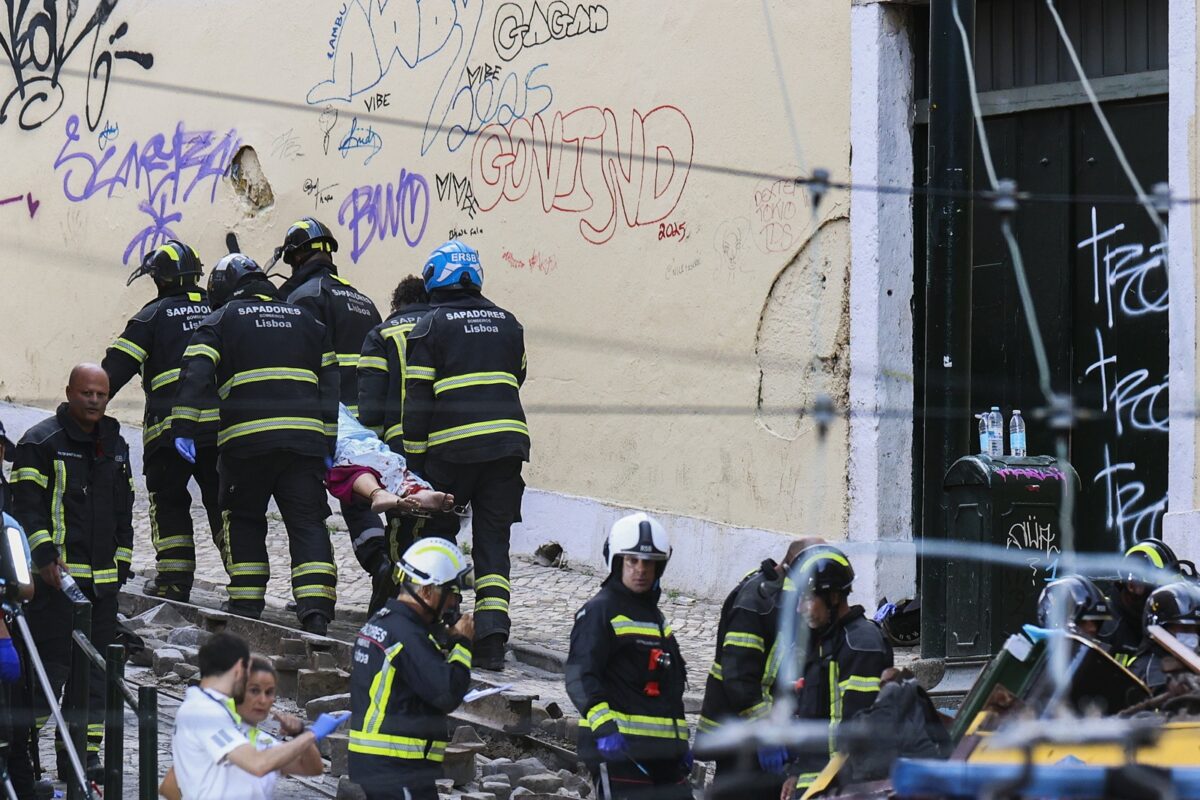 Se descarriló el Ascensor de Gloria en Portugal: más de una veintena de víctimas
