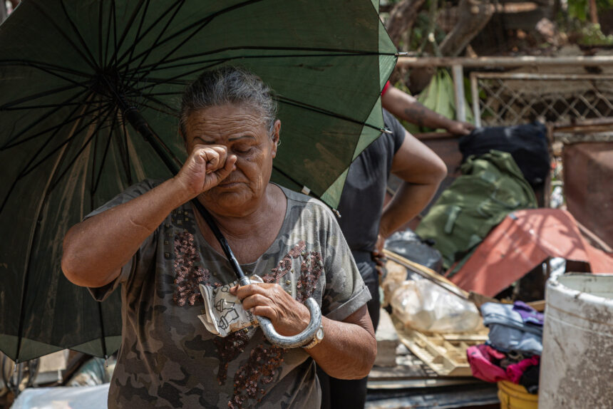 Damnificados esperan la reconstrucción de sus casas destruidas por la explosión en el estado Zulia
