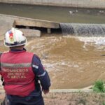 Autoridades continúan por tercer día consecutivo la búsqueda de hombre que cayó al río Guaire